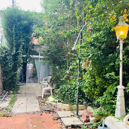 Avec Jardin Sous Les Couverts Mirepoix (Ariege)