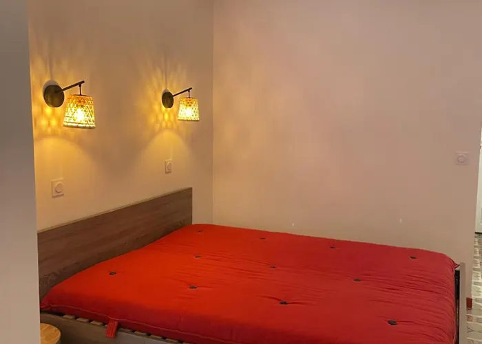 Avec Jardin Sous Les Couverts Mirepoix (Ariege)